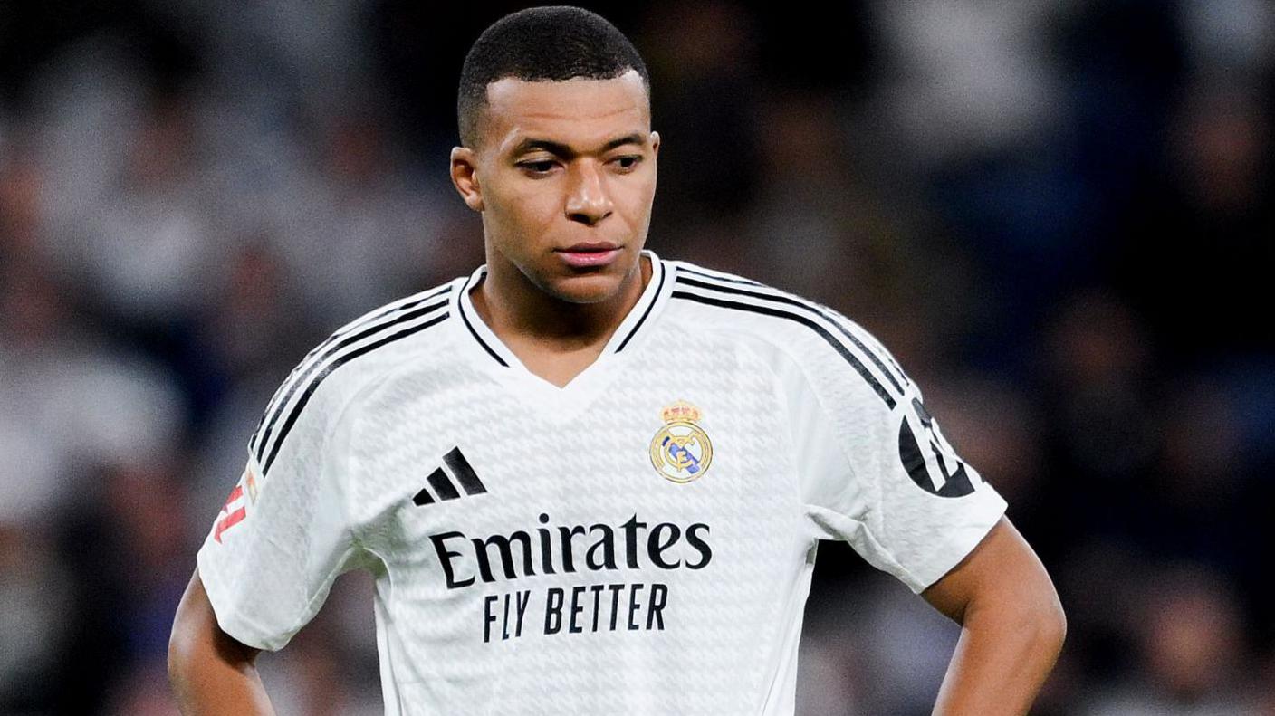 Kylian Mbappe: Real Madrid striker must adapt to play with Vinicius Junior,  says Karim Benzema - BBC Sport